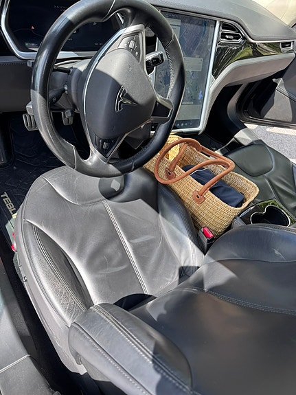 Tesla Model S 4 of 5