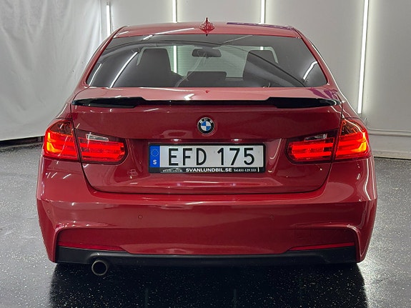 BMW 320d 4 of 5