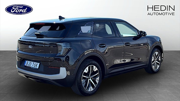 Ford Explorer 2 of 5