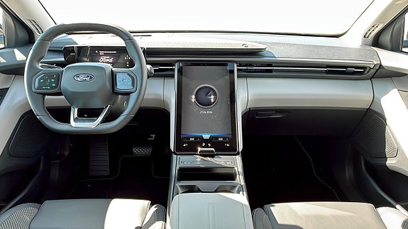 Ford Explorer 4 of 5