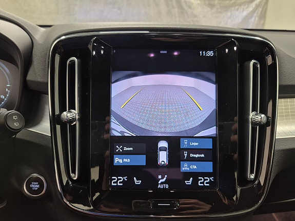 Volvo XC40 7 of 10