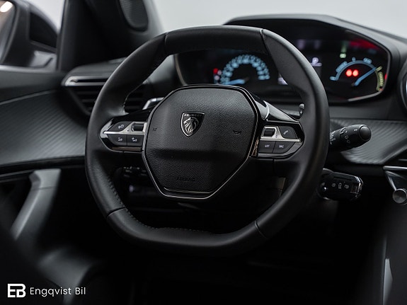 Peugeot 2008 25 of 29