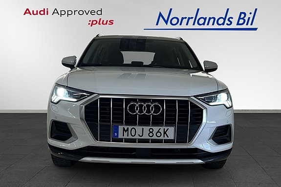 Audi Q3 2 of 5