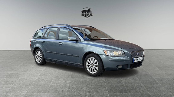Volvo V50 3 of 5
