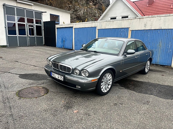 Jaguar XJ 3 of 30