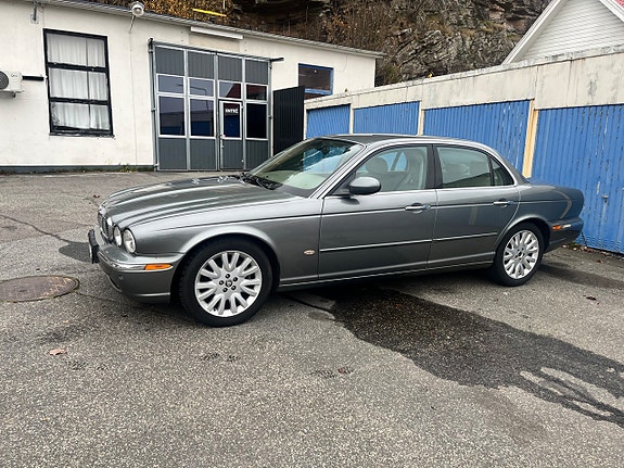 Jaguar XJ 4 of 30