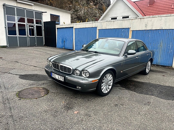 Jaguar XJ 6 of 30
