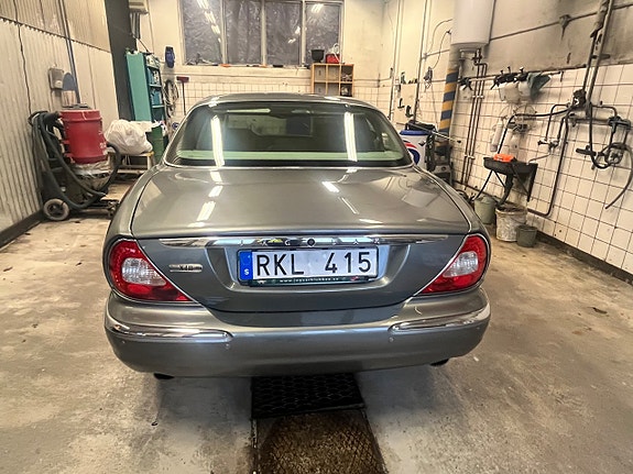 Jaguar XJ 28 of 30