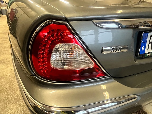 Jaguar XJ 27 of 30