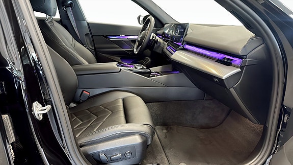 BMW 530e 3 of 5