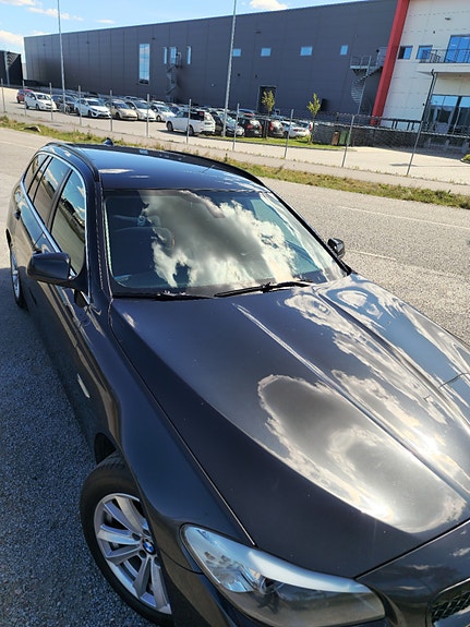 BMW 520d 2 of 5