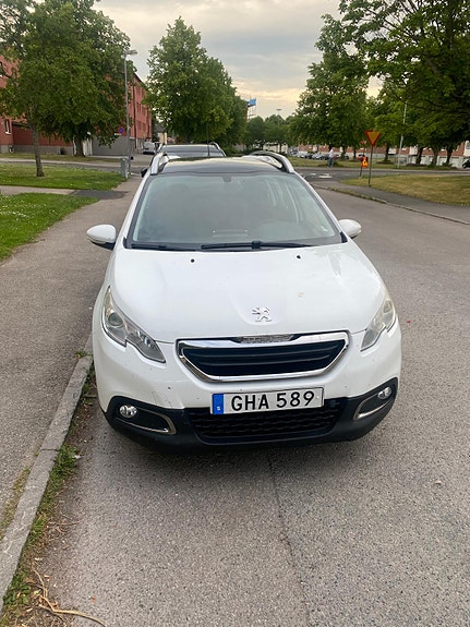 Peugeot 2008 2 of 5