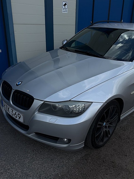 BMW 325d 2 of 5