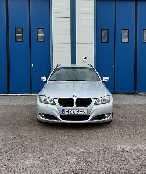 BMW 325d 3 of 5