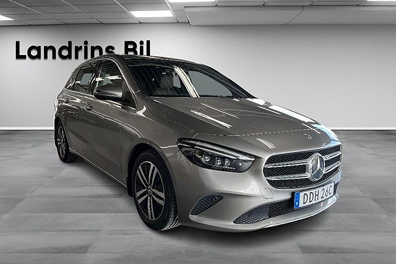 Mercedes-Benz B200 d 3 of 5