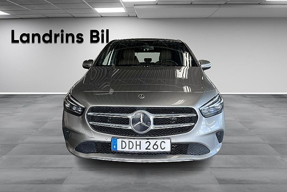 Mercedes-Benz B200 d 2 of 5