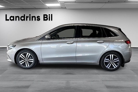 Mercedes-Benz B200 d 4 of 5