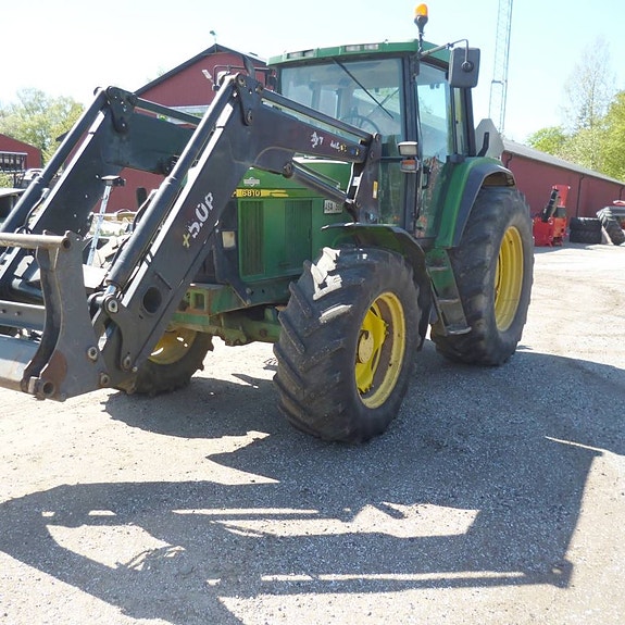 John Deere 6810