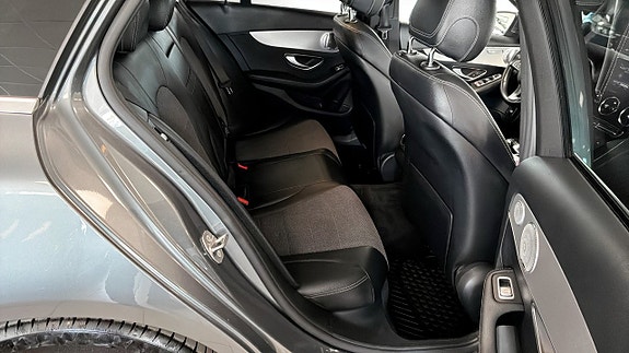 Mercedes-Benz C300 5 of 5