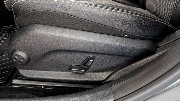 Mercedes-Benz C300 23 of 26