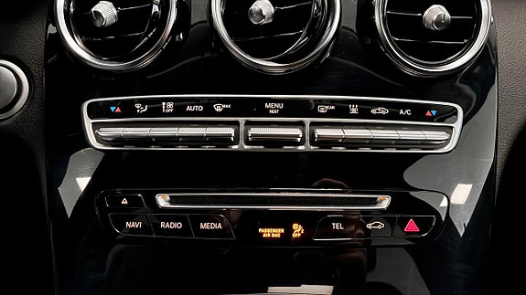 Mercedes-Benz C300 17 of 26