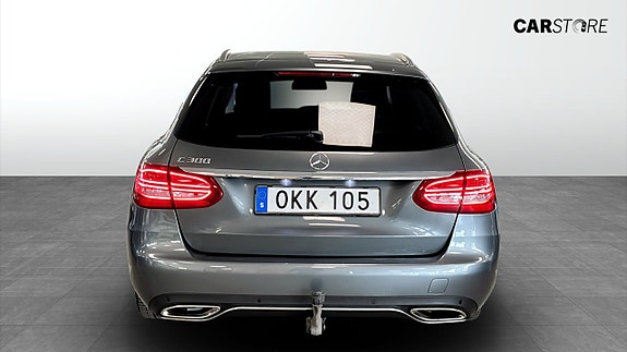 Mercedes-Benz C300 7 of 26