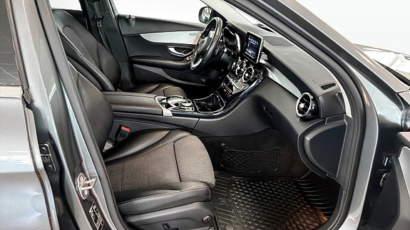 Mercedes-Benz C300 3 of 5