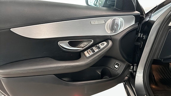 Mercedes-Benz C300 11 of 26
