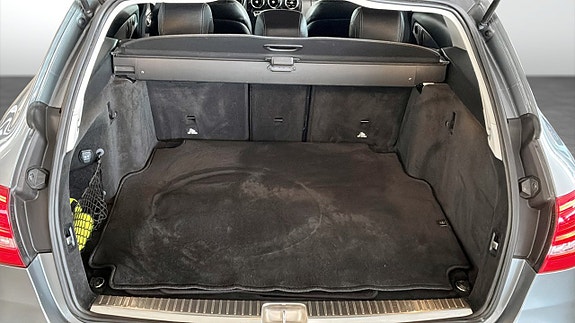 Mercedes-Benz C300 10 of 26
