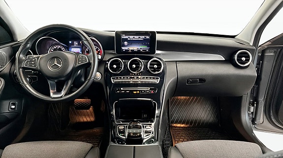 Mercedes-Benz C300 4 of 5