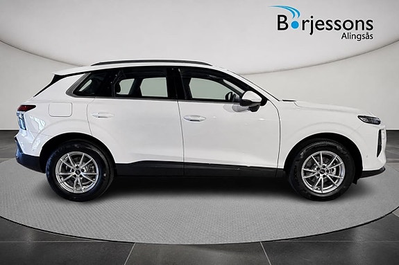Audi Q3 2 of 5