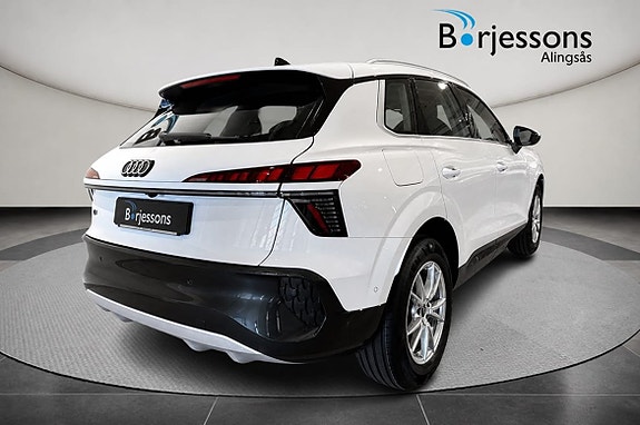 Audi Q3 3 of 5