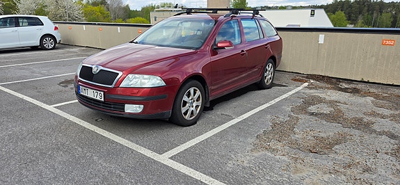 Skoda Octavia 2 of 5