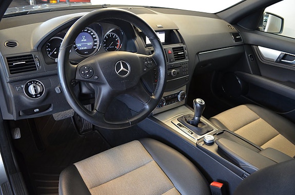 Mercedes-Benz C180 3 of 5