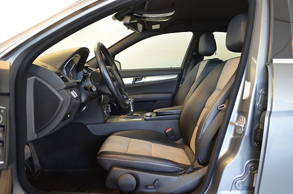 Mercedes-Benz C180 2 of 5
