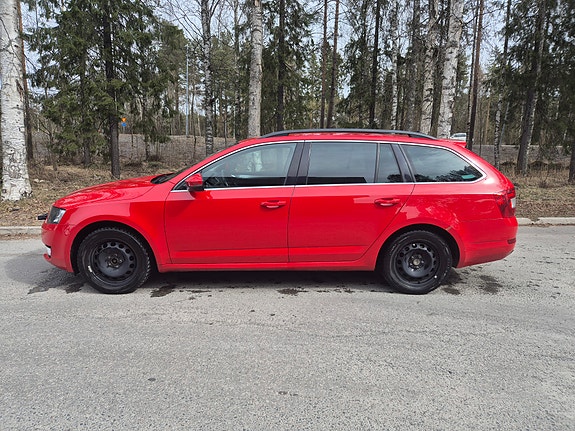 Skoda Octavia 2 of 4