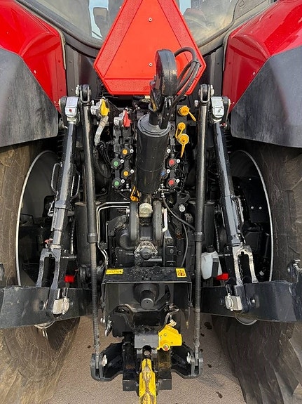 Case IH Optum 300CVX 11 of 17