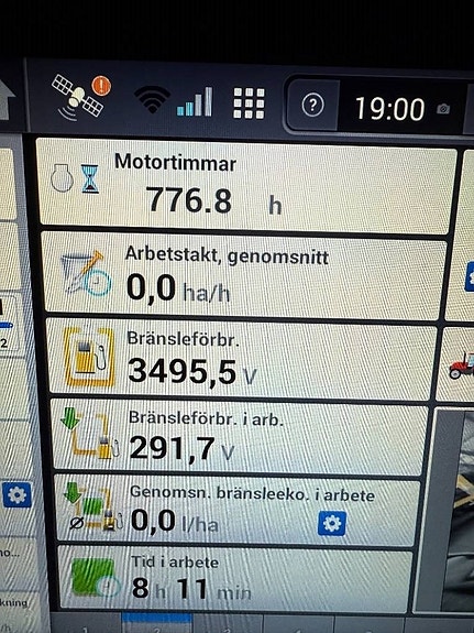 Case IH Optum 300CVX 6 of 17