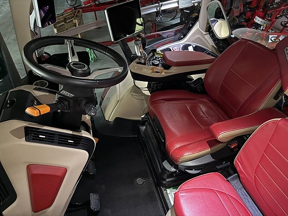 Case IH Optum 300CVX 5 of 17