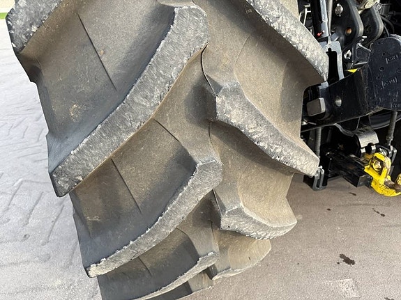 Case IH Optum 300CVX 14 of 17