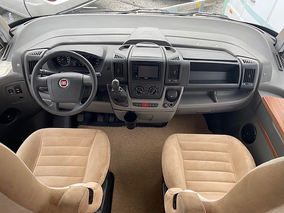 Hymer B614 Highlight 4 of 8