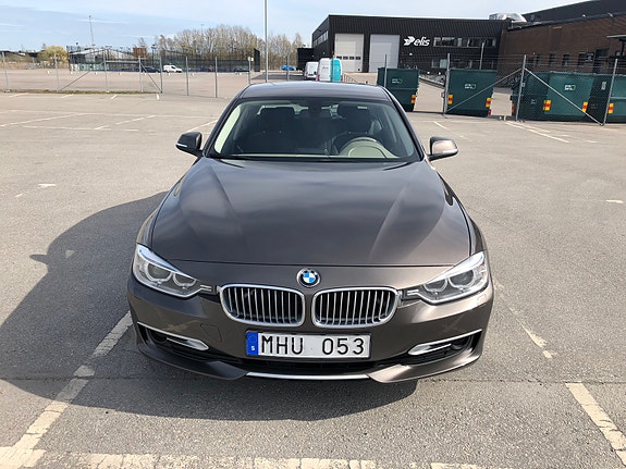 BMW 320d 4 of 5