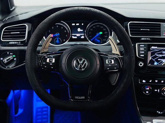 Volkswagen Golf VII 17 of 20