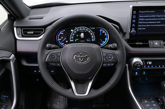 Toyota RAV4 Plug-in Hybrid 7 of 27