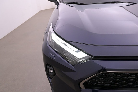 Toyota RAV4 Plug-in Hybrid 26 of 27