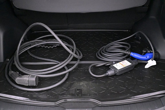 Toyota RAV4 Plug-in Hybrid 25 of 27