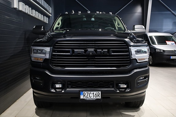 Dodge RAM 2500 2 of 5