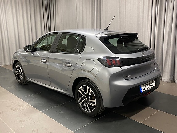 Peugeot 208 3 of 5