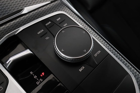 BMW 330e 27 of 30