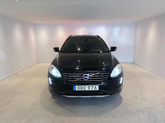 Volvo XC60 2 of 5